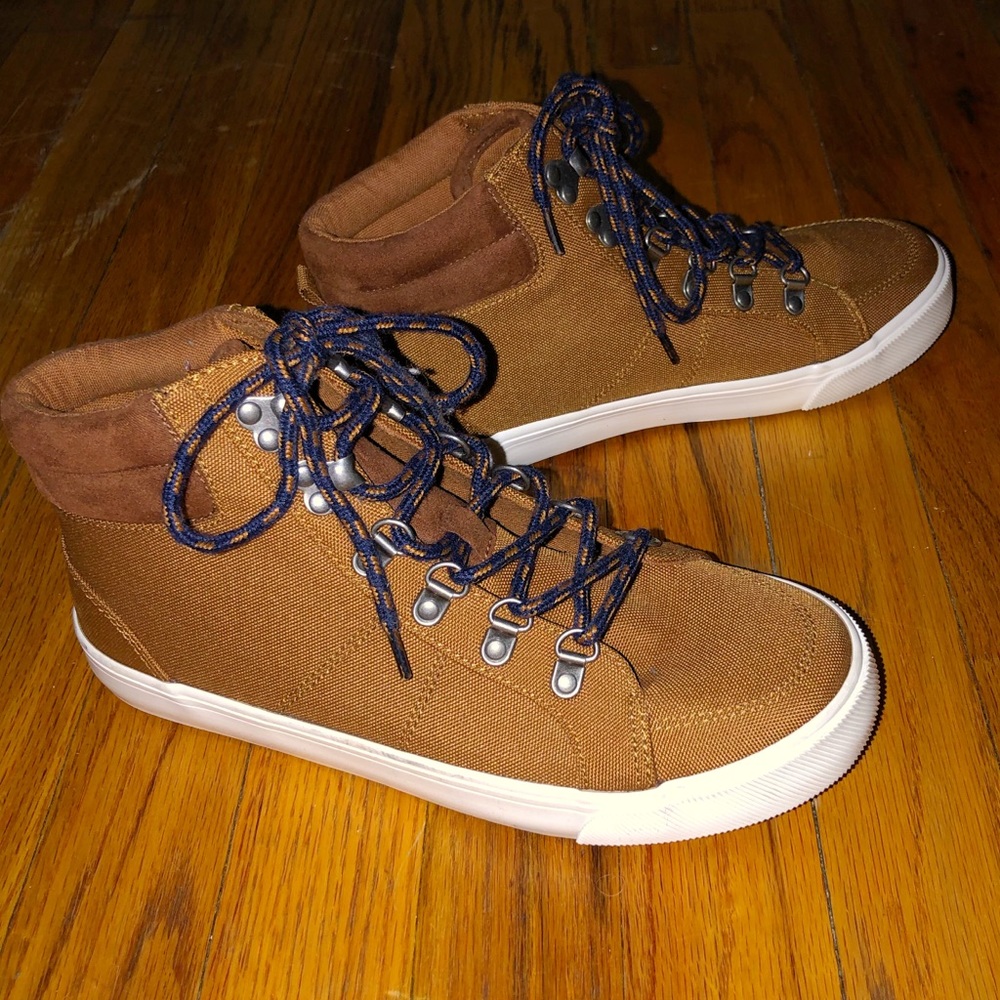 NWOT Old Navy High Top Sneakers